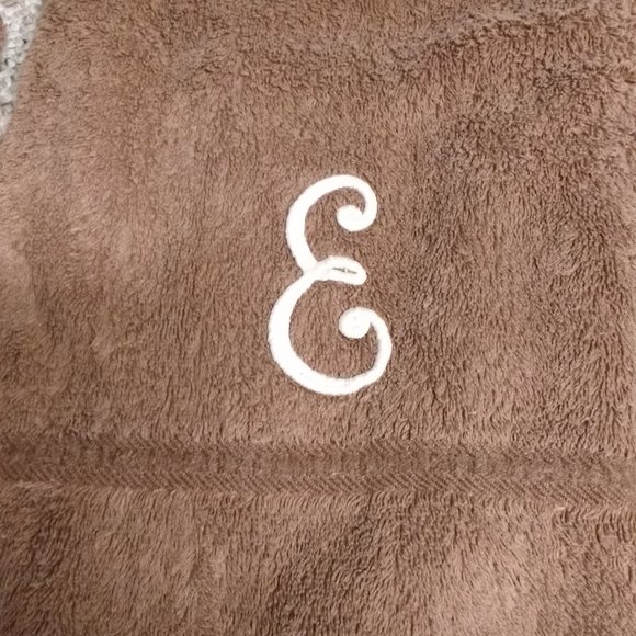 Monogrammed 'E' Brown Towel Set - Picture 4 of 5
